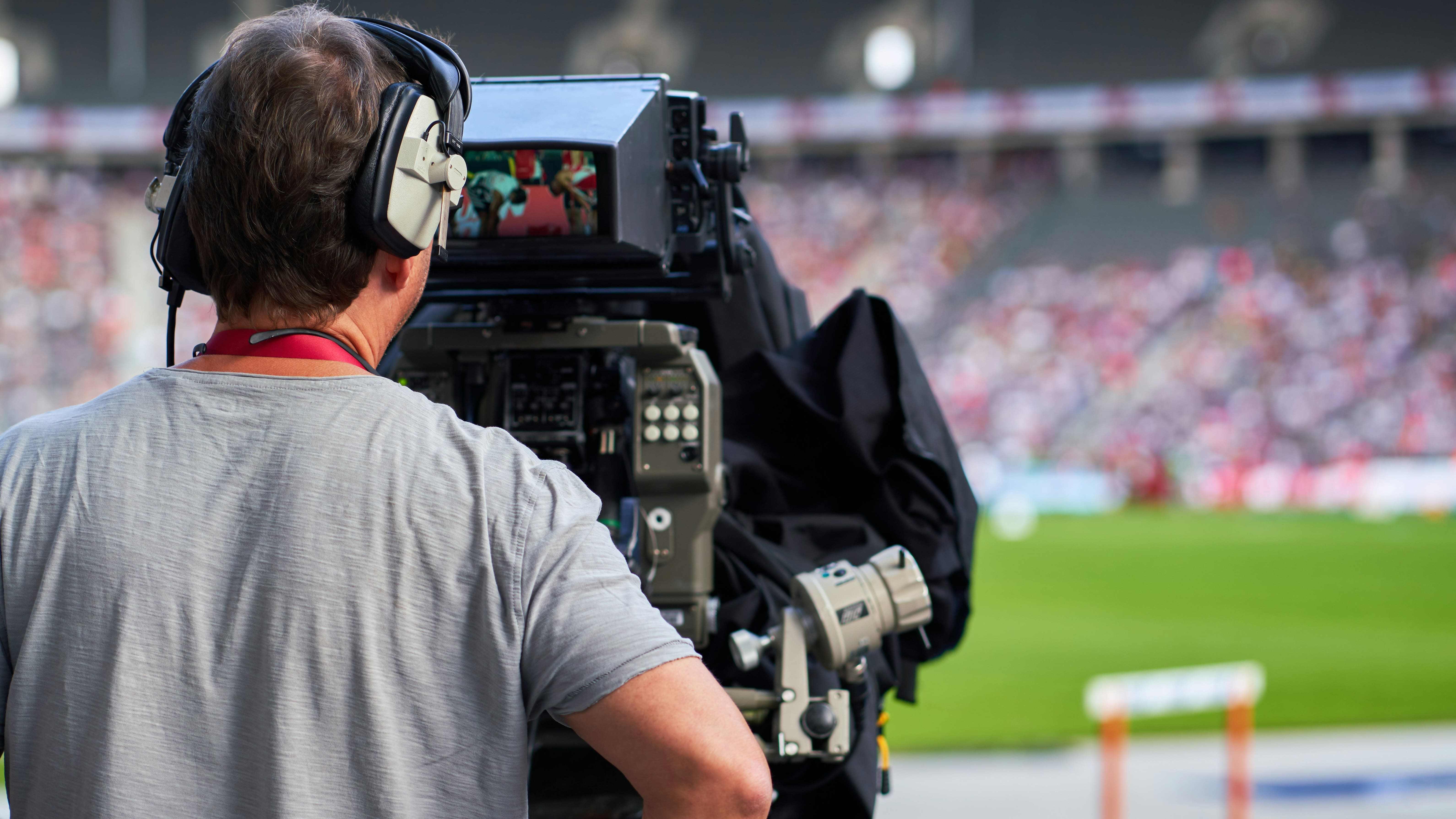 Sports Broadcasting Speakers athlete speakers for hire